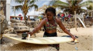 Les femmes noires redéfinissent la culture surf