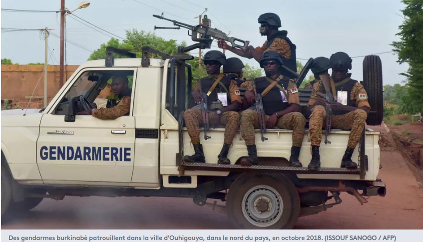 Burkina des gendarmes burkinabè patrouillent dans la ville d'Ouhigouya