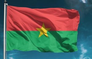 Burkina : la junte rétablit la Constitution et modifie les institutions