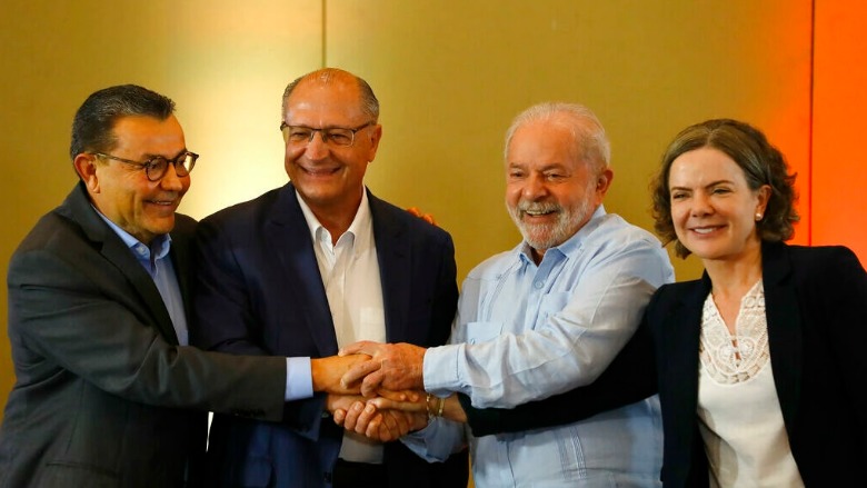 Brésil Lula s'allie à un ancien adversaire