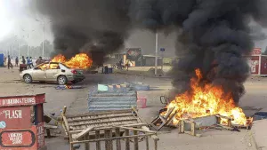 Des barricades en feu lors des manifestations du 20 octobre 2022 dans la capitale tchadienne