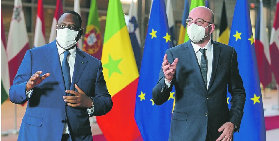 Le président de l'Union africaine Macky Sall avec le président du Conseil européen Charles Michel