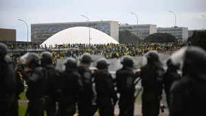 Des partisans de Jair Bolsonaro envahissent plusieurs lieux de pouvoir à Brasilia (Brésil) le 8 janvier 2023