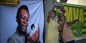 Le Brésil dit un dernier adieu au Roi Pelé