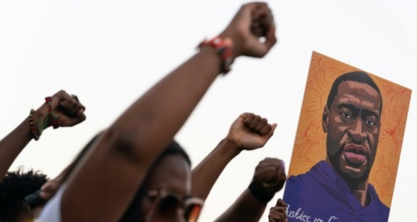 Le policier qui a tué l'Afro-Américain George Floyd cherche à faire annuler son procès