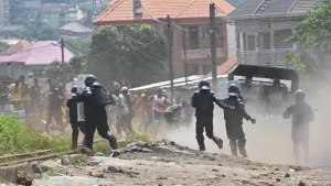 Policiers antiémeutes et contestataires se sont affrontés dans la capitale guinéenne