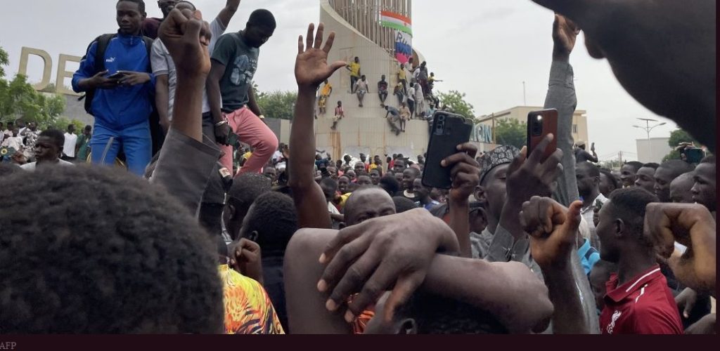 Des partisans des Forces de défense et de sécurité nigériennes