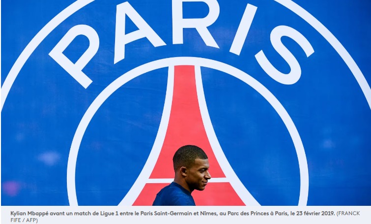 Kylian Mbappé avant un match de Ligue 1 entre le Paris Saint-Germain et Nîmes